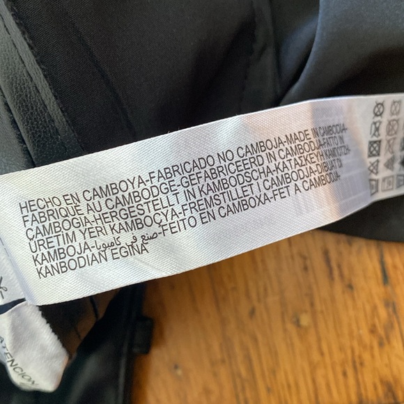 ZARA Faux Leather High Waisted Pleated Shorts Size XS - Picture 11 of 12